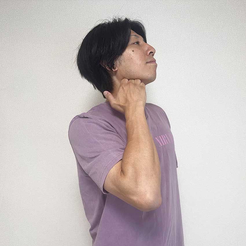 あご下あたりはぐっと入れ込むように押さえる