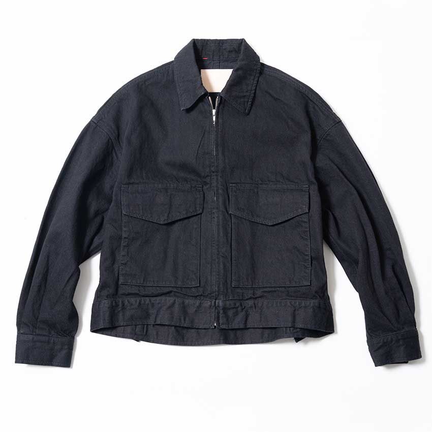 「グラフペーパー」のデニムジャケット（秋山 私物）