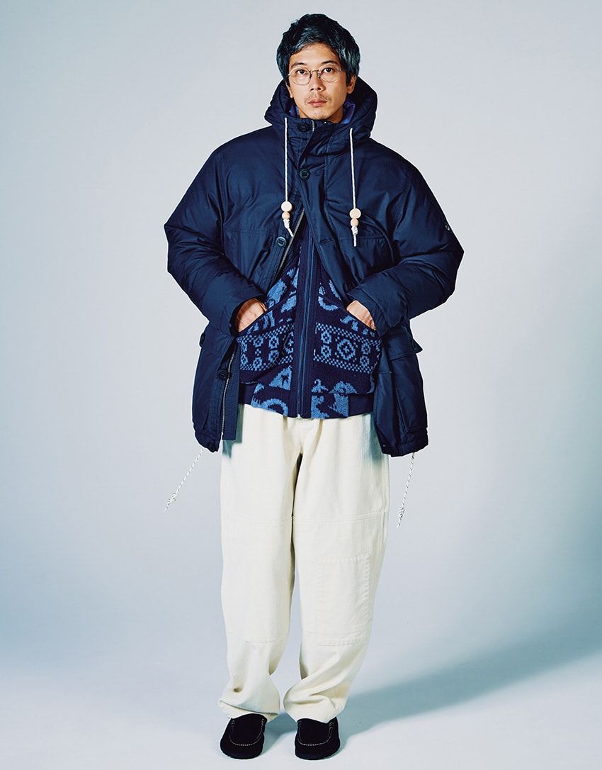 ダウンジャケット29万7000円、フリース7万4800円、パンツ5万8300円／すべてマムート（マムート・スポーツグループジャパン