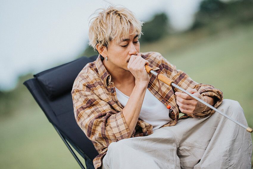 SNSで“リアルルフィ”と大反響。仮面ライダー俳優・佐野 岳さんをパパラッチ！キャンプコーデ＆愛用ギアも紹介 - 13枚目の画像