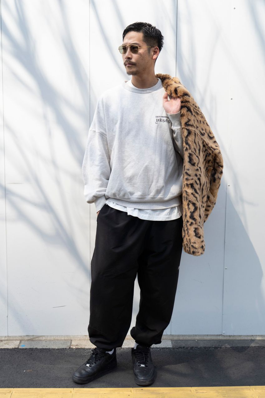 どのブランドを選ぶ？どう着る？「グレースウェット」活用術を街角スナップで解説！ - 2枚目の画像