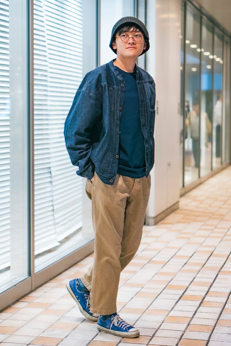 Gジャン=ユナイテッドアローズグリーンレーベルリラクシング Tシャツ=コロンビア パンツ=コモリ シューズ=コンバース 帽子=ビューティアンドユースユナイテッドアローズ 眼鏡=金子眼鏡 腕時計=オメガ