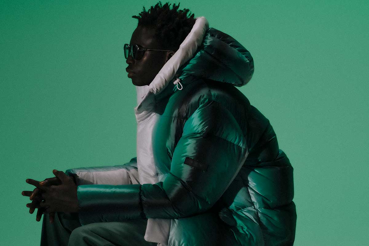 タトラスが新作ダウンを発売！着想源は“日本の漆塗り”、アート