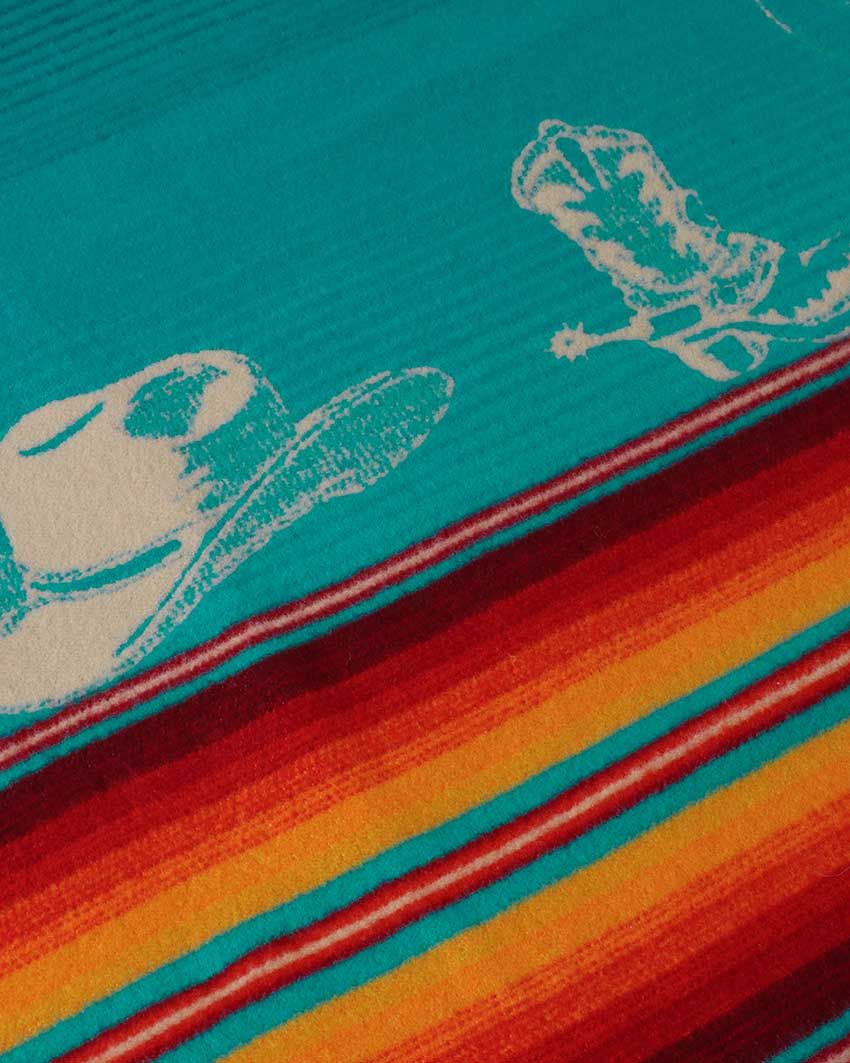 「Serape」はメキシコなど中南米を起源としており、ネイティブ・アメリカンのカルチャーをカリフォルニアなど⻄海岸のサーフカルチャーが継承していった歴史がある。