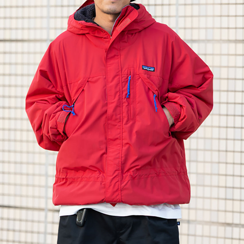 patagonia シェルジャケット 美品☆ 人気色☆ 赤 パタゴニア、ブローシャーetc.「シェルパーカ、なに着てる？」街の洒落