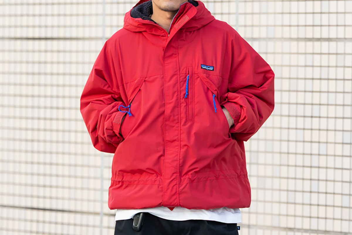 patagonia シェルジャケット 美品☆ 人気色☆ 赤 パタゴニア、ブローシャーetc.「シェルパーカ、なに着てる？」街の洒落