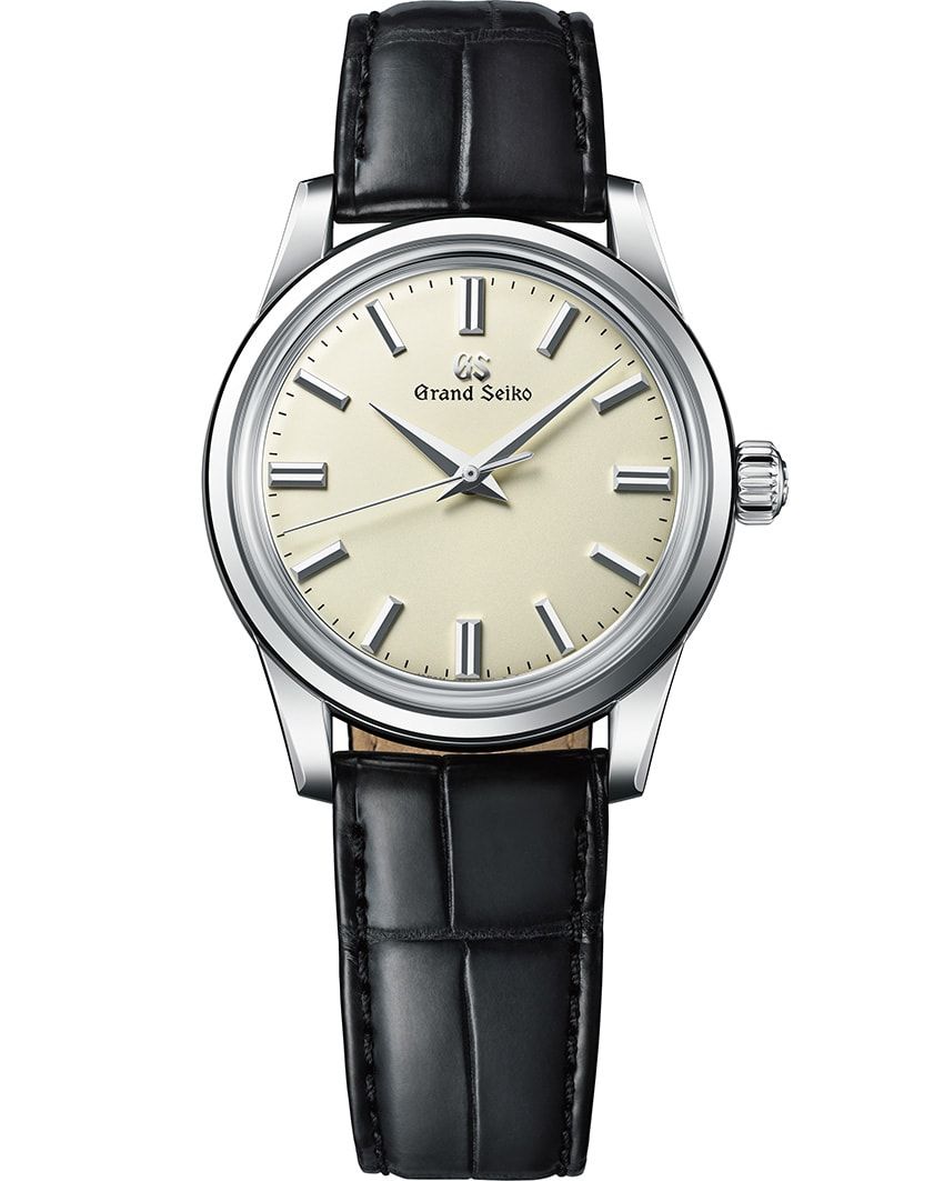「SBGW301」シンプル・イズ・ベストを体現する手巻きモデル。小ぶりなケースには職人の手仕事によるザラツ研磨が施され、アイボリーダイヤルの美しさを際立たせる。またシャープかつ立体的な針、インデックスにも匠の技が光る一本だ。SSケース、 37.3mm径、手巻き。 67万1000円／グランドセイコー（セイコーウオッチ　0120-302-617）