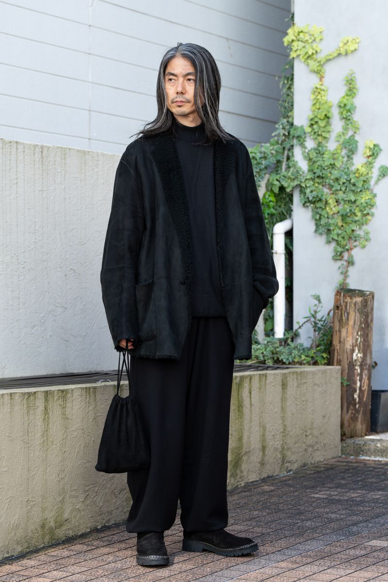 ジャケット、ニット、パンツ＝すべてコモリ　シューズ＝グイディ　バッグ＝アエタ　腕時計＝ロレックス