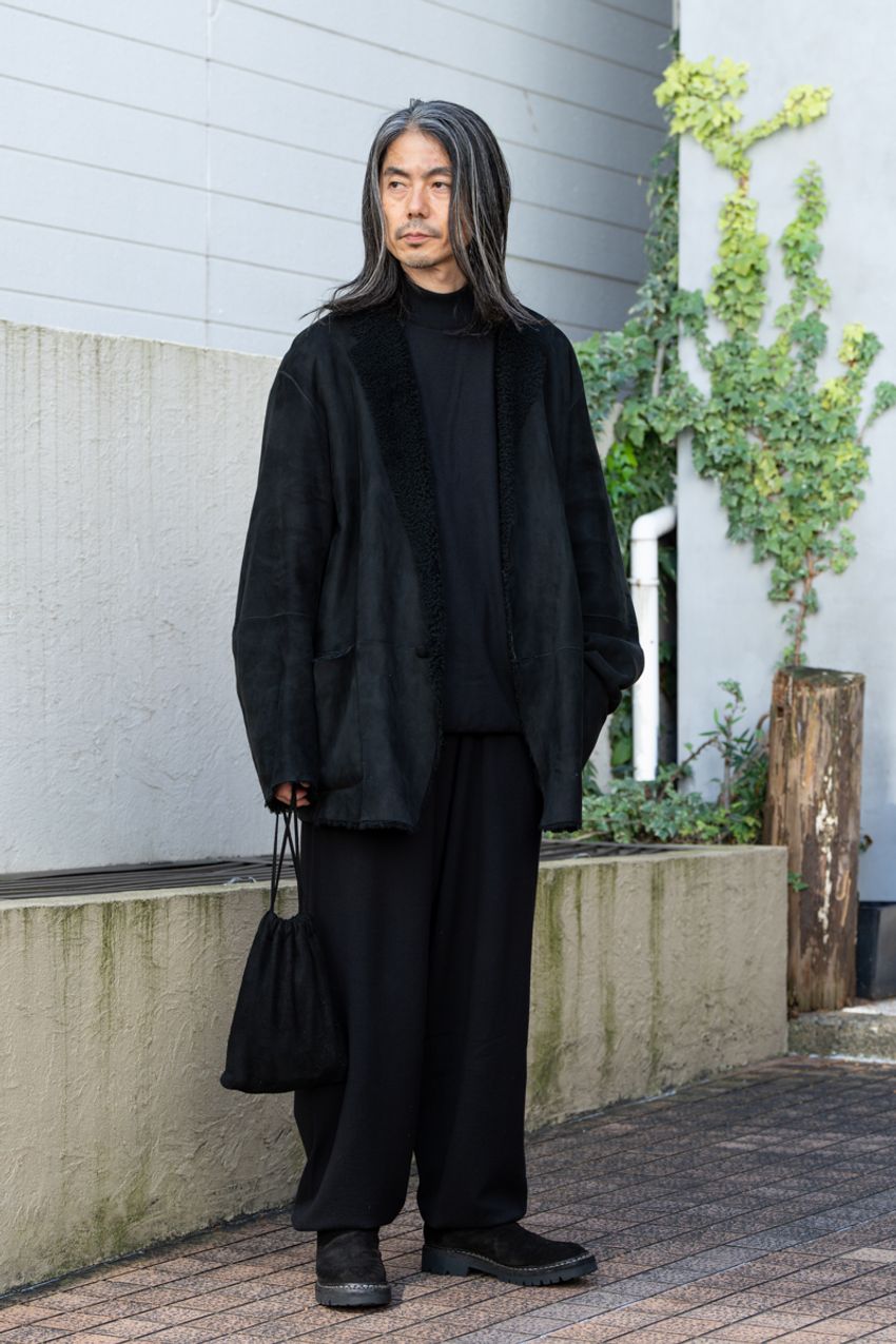 【最新版】やっぱり「黒い服」が調子いい！“オールブラックス”5選を街角スナップで - 2枚目の画像