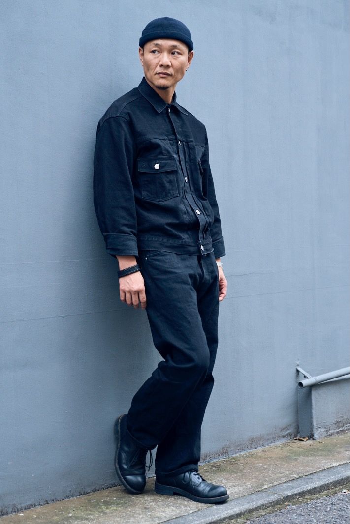 Gジャン、デニム、帽子＝すべてタイムイズオン　シューズ＝クライミー　腕時計＝ロレックス　ブレスレット＝不明