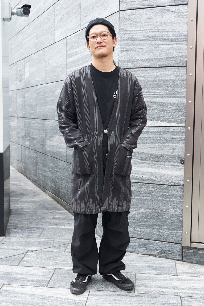 【最新版】やっぱり「黒い服」が調子いい！“オールブラックス”5選を街角スナップで - 5枚目の画像