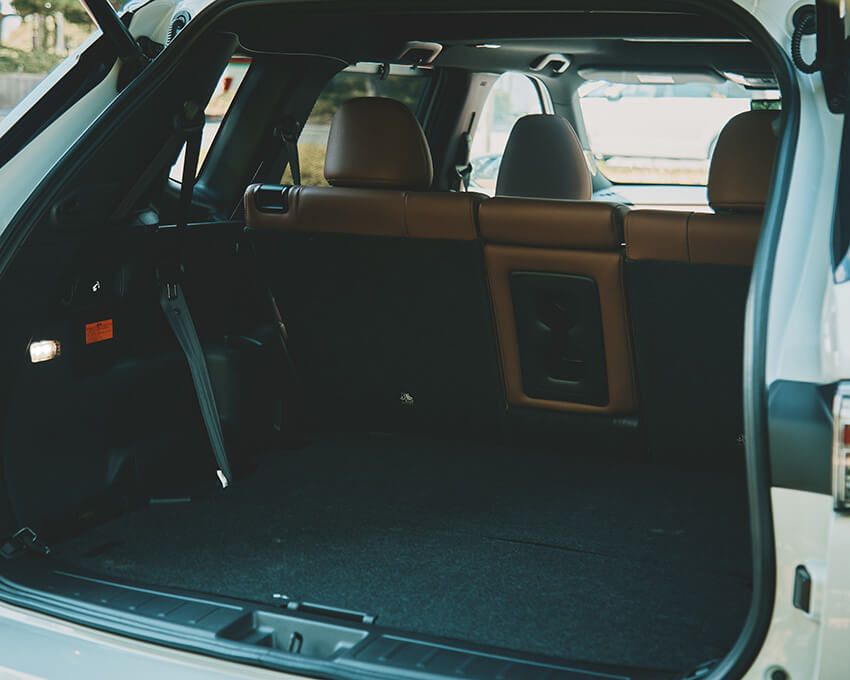 荷室容量は472L（5人乗り仕様）と464L（7人乗り仕様で3列目シート床下格納時）。