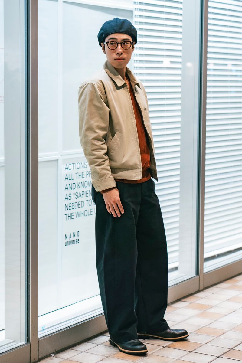 ジャケット、パンツ＝ともにユニクロ