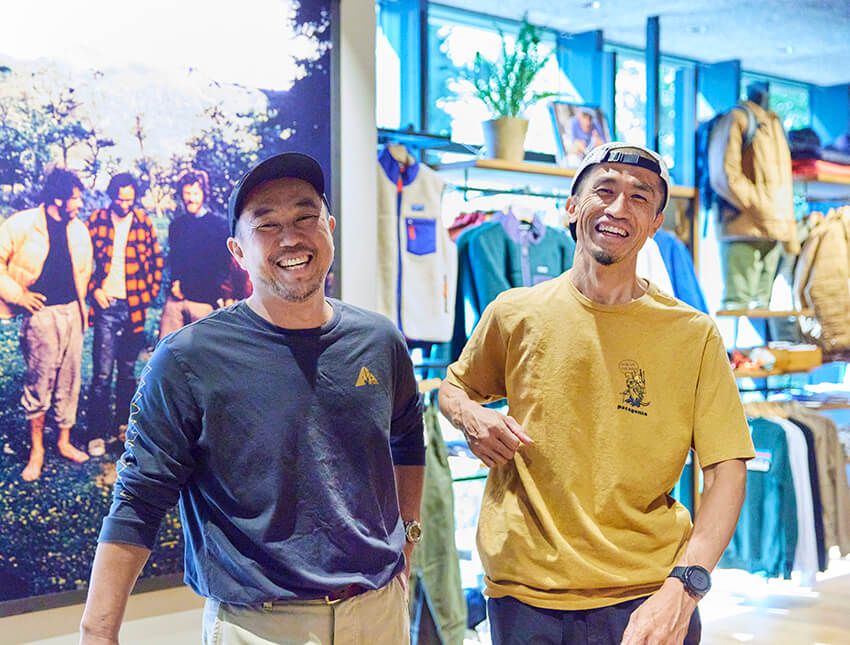 左］きのっちさん●パタゴニア 東京・京橋スタッフ。歴25年のパタゴニアのベテラン。趣味はサーフィン。身長174cm。［右］ひろしさん●パタゴニア東京・京橋スタッフ。トレールランニング歴10年。走るのは主に高尾山。