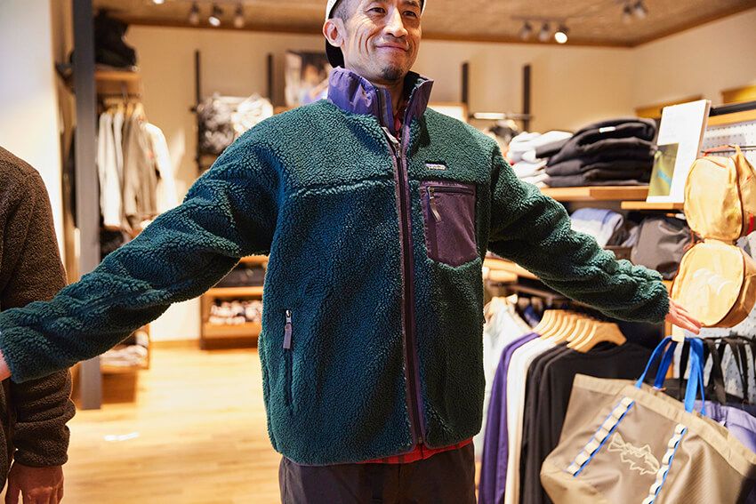 身長180cm、体重66kgのひろしさんが着用しているのはLサイズ。