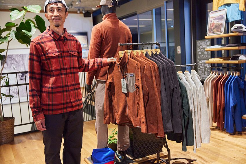 カラーは赤茶、ブラック、グリーン、ペリカンの4色。