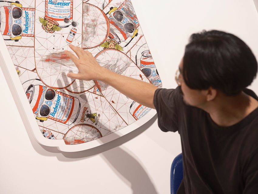    プロジェクトの起点は、バドワイザー缶のデザイン提案。打ち合わせを重ねるうちに「せっかくだからスケートボードも作ろう」という話に発展。