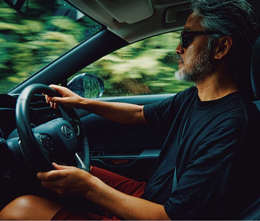 優れた静粛性で移動も快適。内装には環境に配慮した素材も。