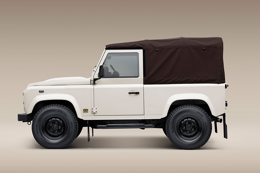 希少　木製Land Rover Defenderランドローバー お値段なんと6400万円！ランドローバー「クラシック・ディフェンダー