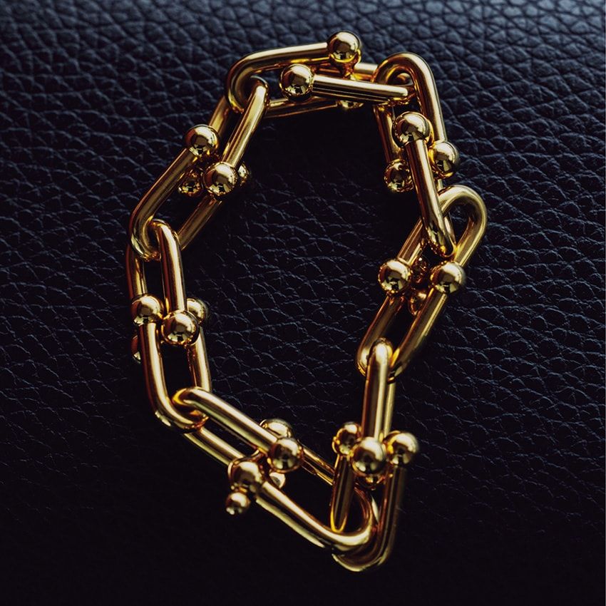 ブレスレット225万5000円/ティファニー(ティファニー・アンド・カンパニー・ジャパン・インク 0120-488-712)