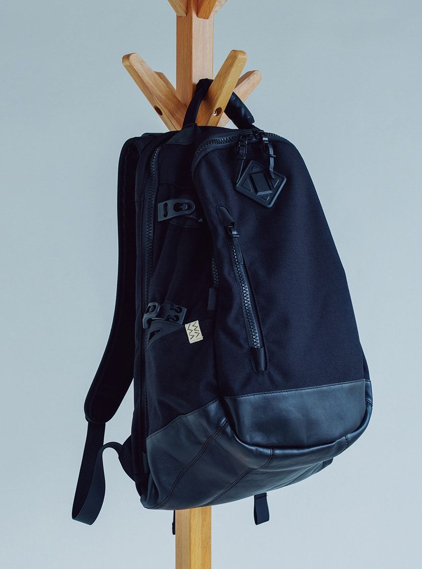 バッグ H48×W35×D20cm 10万1200円／ビズビム（F.I.L. オモテサンドウ　03-5778-3259）