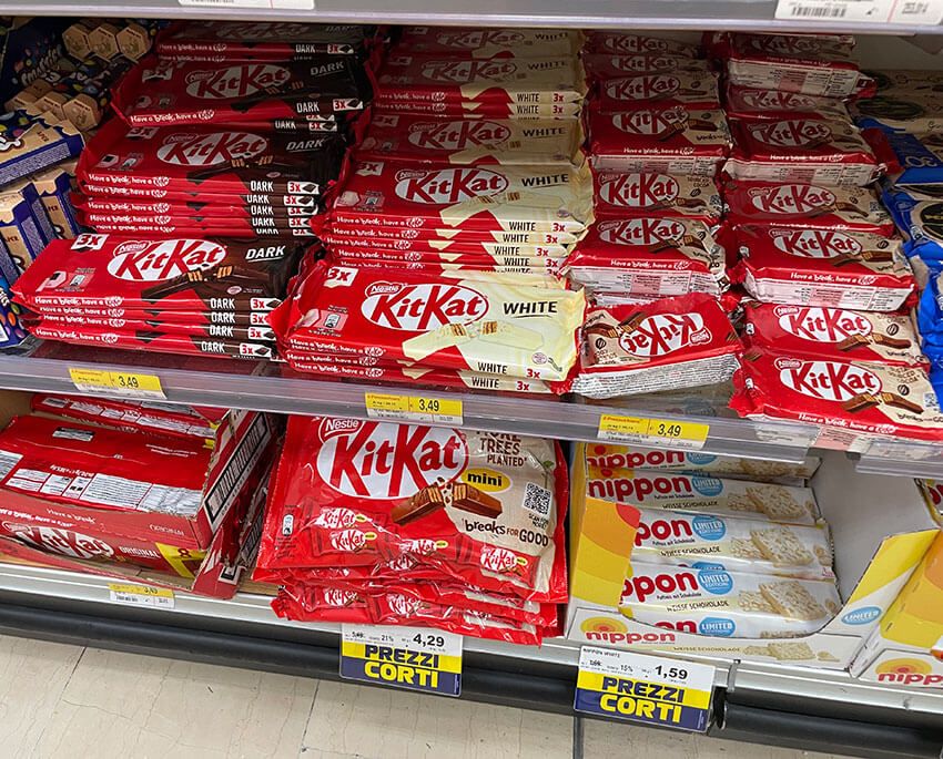 イタリアのキットカットコーナーはこんな感じ。