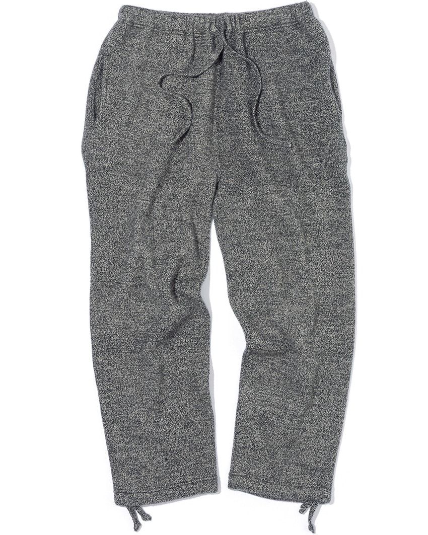 パンツ17万6000円／ヘリル（にしのや