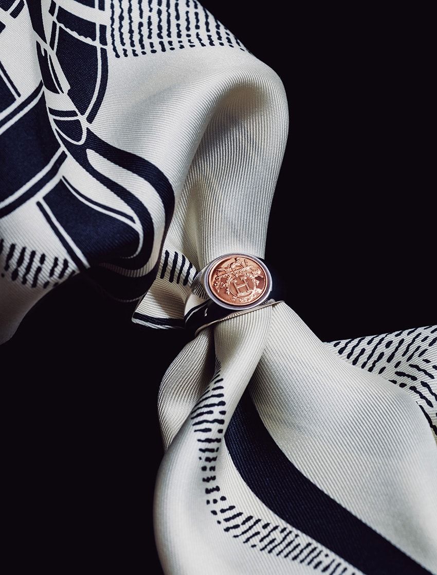 リング26万1800円、カレ8万1400円／ともにエルメス（ルメスジャポン