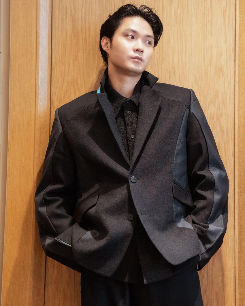 俳優・磯村勇斗をパパラッチ！「重アウターは苦手。肩幅が広いからバキバキになっちゃう（笑）」 - 1枚目の画像