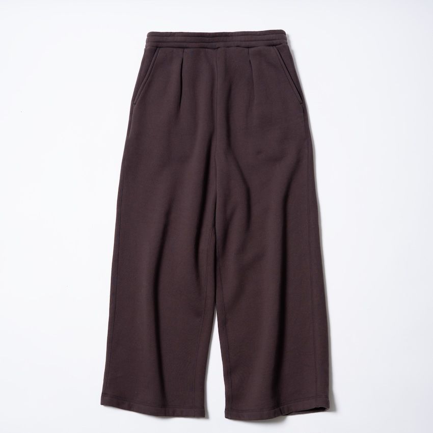 スウェットパンツ 3万6300円／ユハ（ info@juha_tokyo.com）