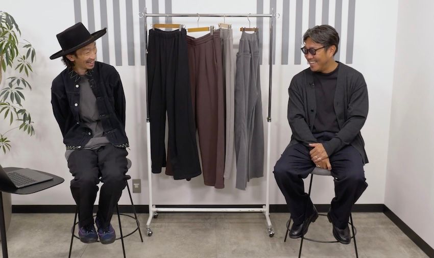 ［左］原 亮太●OCEANS統括編集長。’79年生まれ。落語好きな愛知県出身者。デニムジャケット／リーバイス、Tシャツ／古着、パンツ／オーダーメイド、スニーカー／ヴァンズ［右］菊池陽之介●’79年生まれ。スタイリスト熊谷隆志氏に師事し、2004年に独立した敏腕。カーディガン／エイトン、Tシャツ／ドリスヴァンノッテン、パンツ／OOO、シューズ／フットザコーチャー