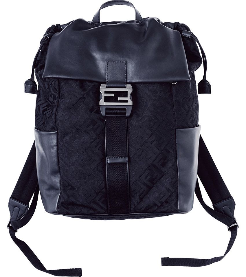 バッグH38×W30×D20cm 43万8900円／フェンディ（フェンディ ジャパン　0120-001-829）