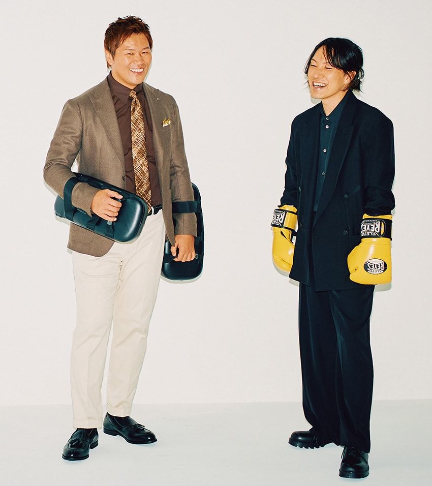 「中川さんの特長は中間距離で戦えること。これからは実戦的な距離の取り方をトレーニングしていきたいですね」と小比類巻さん。左●ジャケット13万9700円／タリアトーレ（トレメッツォ　03-5464-1158）、タイ2万4200円、チーフ1万780円／ともにステファノ カウ（バインド ピーアール　03-6416-0441）、靴13万2000円／クロケット＆ジョーンズ（トレーディングポスト 青山本店　03-5474-8725）