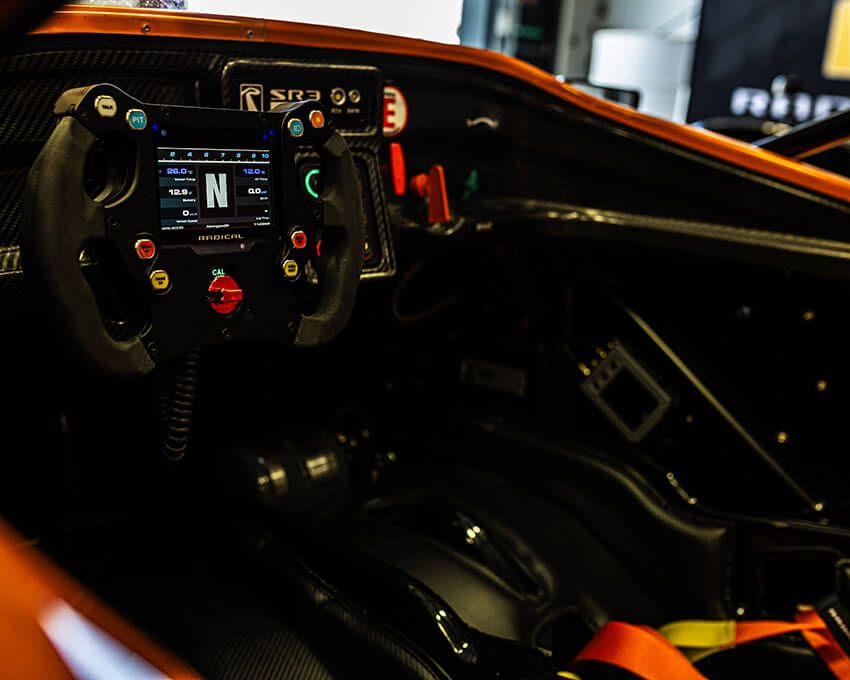 超スペックの英国発レーシーングカー「ラディカル」に乗ってみた！日本再上陸で今後に期待 - 12枚目の画像