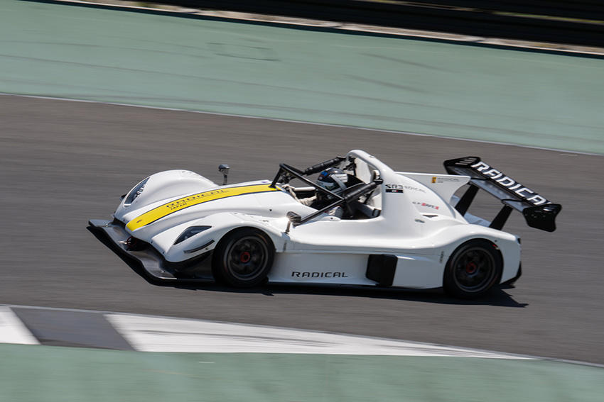 超スペックの英国発レーシーングカー「ラディカル」に乗ってみた！日本