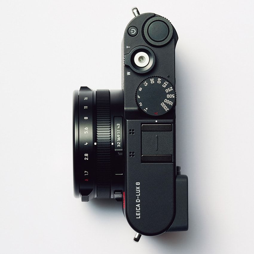 コンパクトで手に馴染むフォルムは人間工学に基づいたもの。総画素数2100万画素（有効画素数1700万画素）の4/3型CMOSセンサーと、「ライカDCバリオ・ズミルックス f1.7-2.8/10.9-34mm ASPH.」のズームレンズを搭載。コンパクトフラッシュ付属。4K動画も撮影可能。「ライカD-LUX8」H69×W130×D62mm。28万6000円／ライカ　0570-055-844