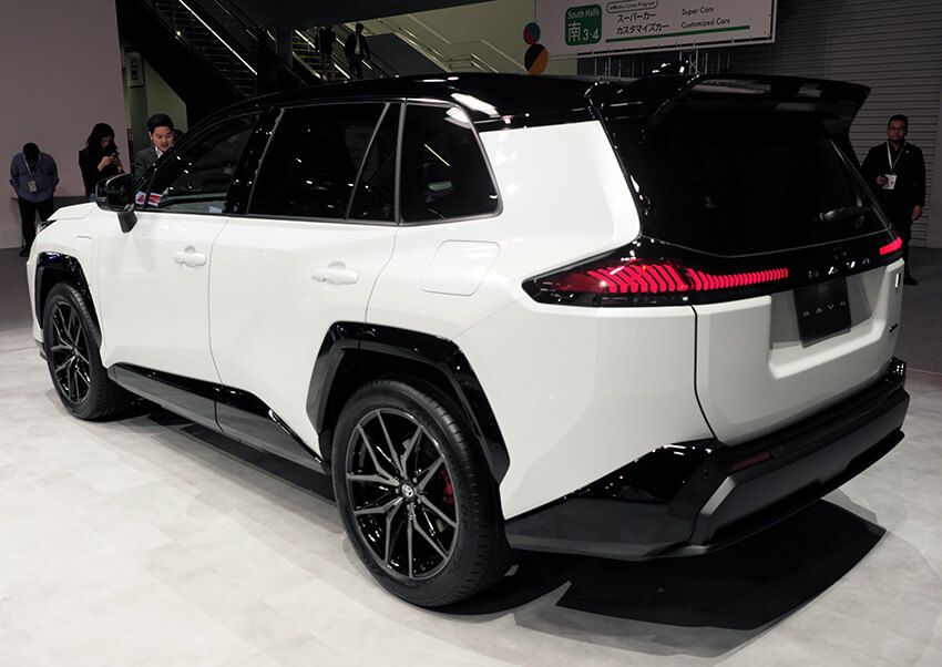 もちろん、最先端の先進運転支援機能を搭載。新OSのおかげで購入後も機能が増えるようだ。