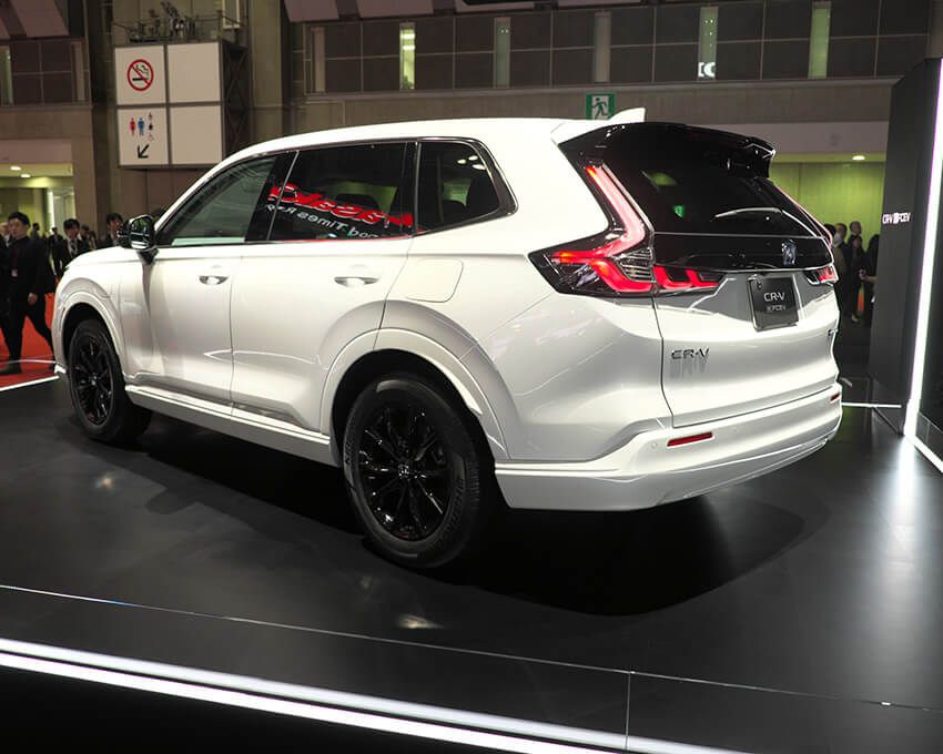 写真はe:FCEVだが、発売の主流は2モーターのハイブリッドシステムになる予定。