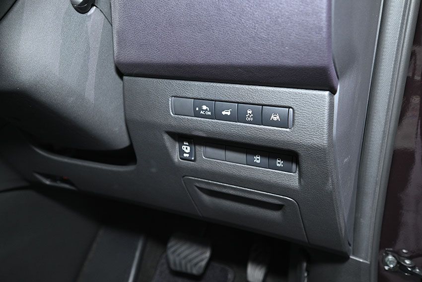 SNSで議論が紛糾した「新型エルグランド」の実物をチェック！黒木美珠は断然“アリ寄りのアリ” - 25枚目の画像