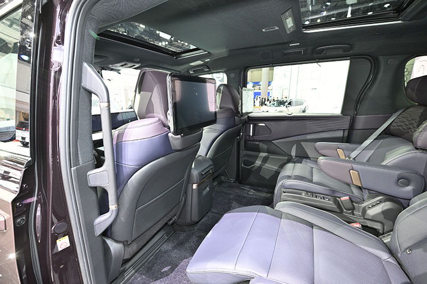 SNSで議論が紛糾した「新型エルグランド」の実物をチェック！黒木美珠は断然“アリ寄りのアリ” - 28枚目の画像