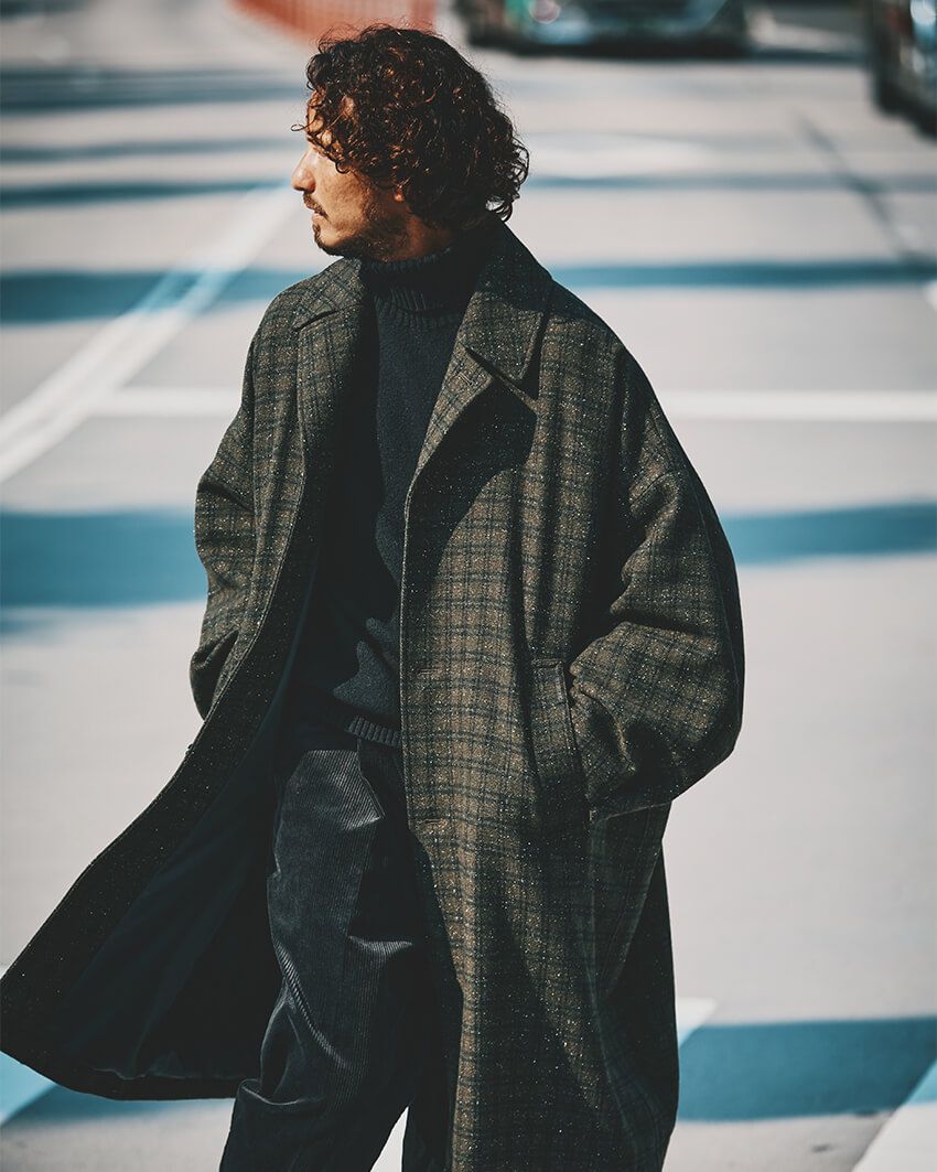 コート11万円、 ニット3万9600円、パンツ3万9600円／すべてヒステリックグラマー　03-3478-8471