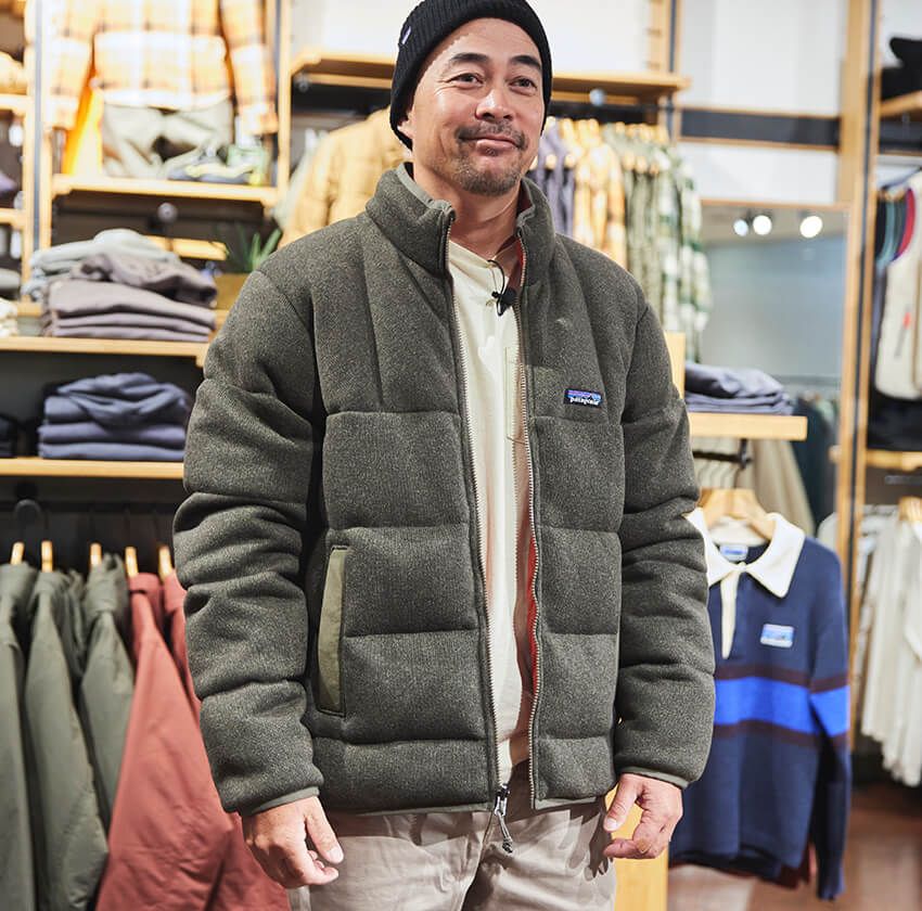 ニットフリースを表に着たスタイル。