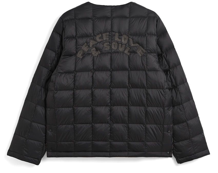 「リバーシブル ダウンジャケット」2万5960円／ユニバーサルワークス×タイオン