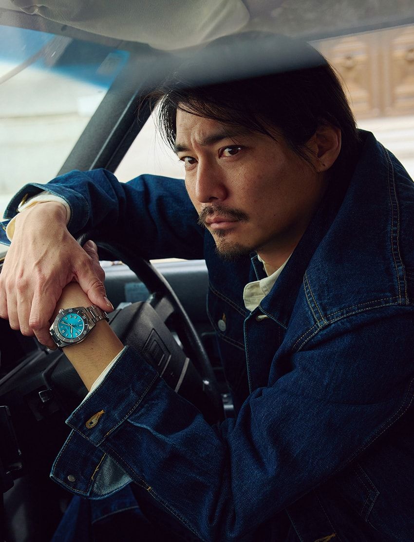 腕時計19万2500円／セイコー プロスペックス（セイコーウオッチ　0120-061-012）、デニムジャケット8万2280円／シーヴ（ブリーズ　ceive.jp）、シャツ3万3000円／ビッグ ヤンク（アール 柳橋　080-7024-4090）