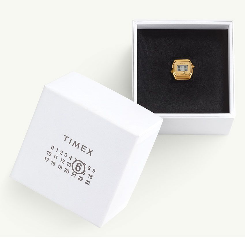 「T80 Ring Watch」4万700円／エムエム6 メゾン マルジェラ × タイメックス（マルジェラ ジャパン　0120-934-779）