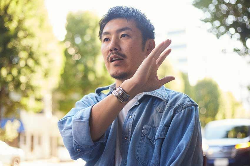 山田一歩（やまだ・いっぽ）●学生時代はサッカーに明け暮れ、卒業後は大手飲食メーカーに就職。その後、独立しコーヒースタンド、グリーンスタンプコーヒーをオープンさせ、現在では都内にコーヒースタンドを○店舗、湘南エリアに○店舗、飲食店も○店舗を運営。その傍ら、企業のメニューアドバイザーや飲食店のディレクション、コンサルタントも手がける。