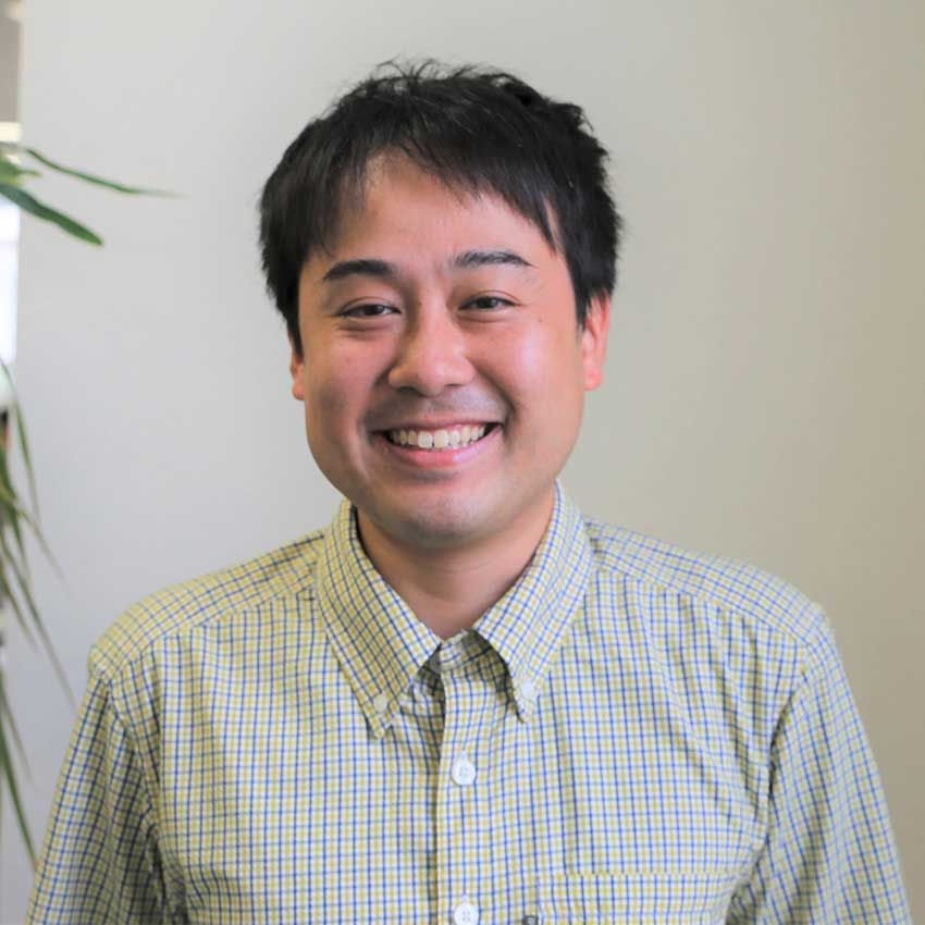 長井洋高さん●モンベルの広報部としてメディアとの橋渡しを担当。休日は登山やカヤック、キャンプなど家族と一緒にアウトドアを楽しむ。