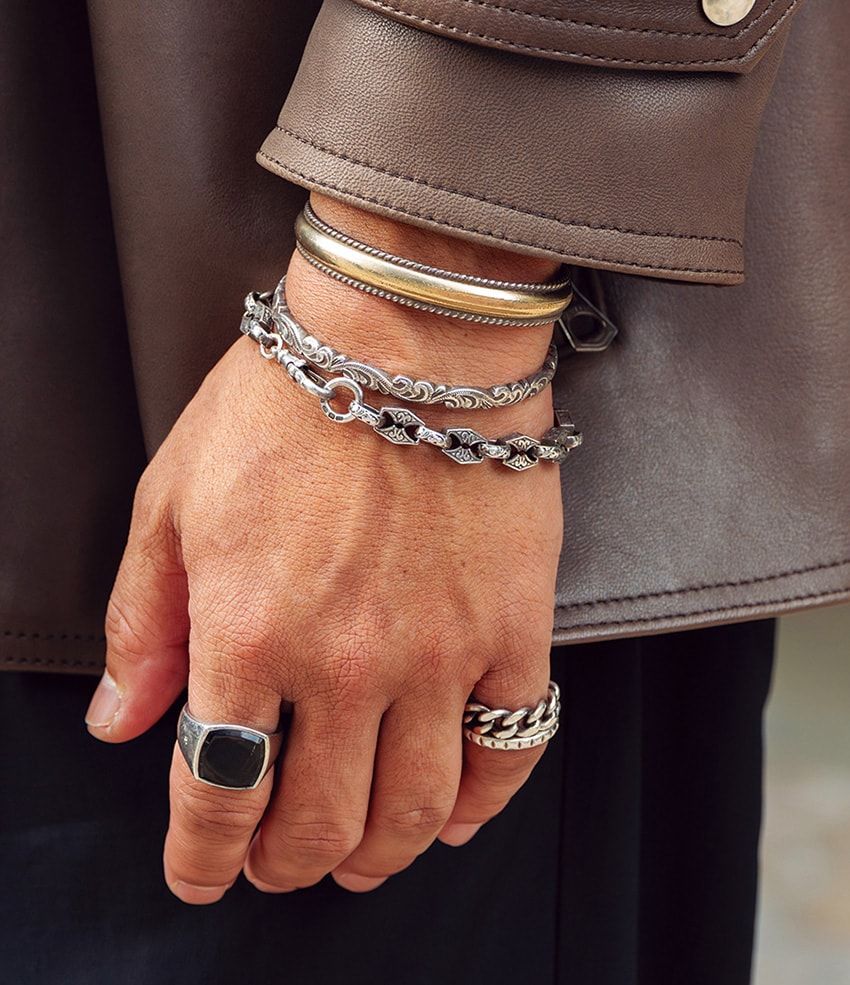 “ゆるとろ”なレザージャケットが今季急増！ 街角で発見した、余裕ある大人のレザースタイル4例 - 6枚目の画像