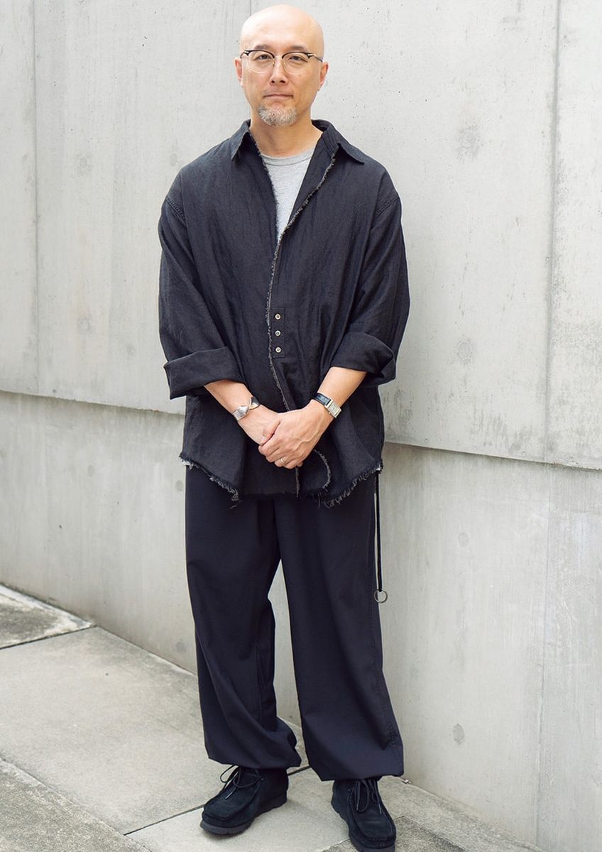 シャツ、パンツ＝バーベル オブジェクト　靴＝クラークス オリジナルズ