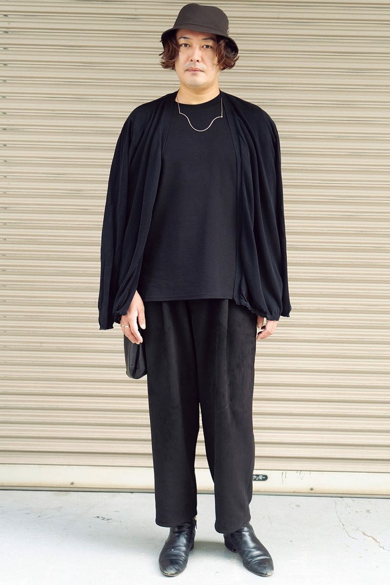 カーディガン、バッグ＝リックオウエンス